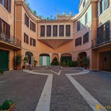 Trevi Ducal Palace Róma Kültér fotó